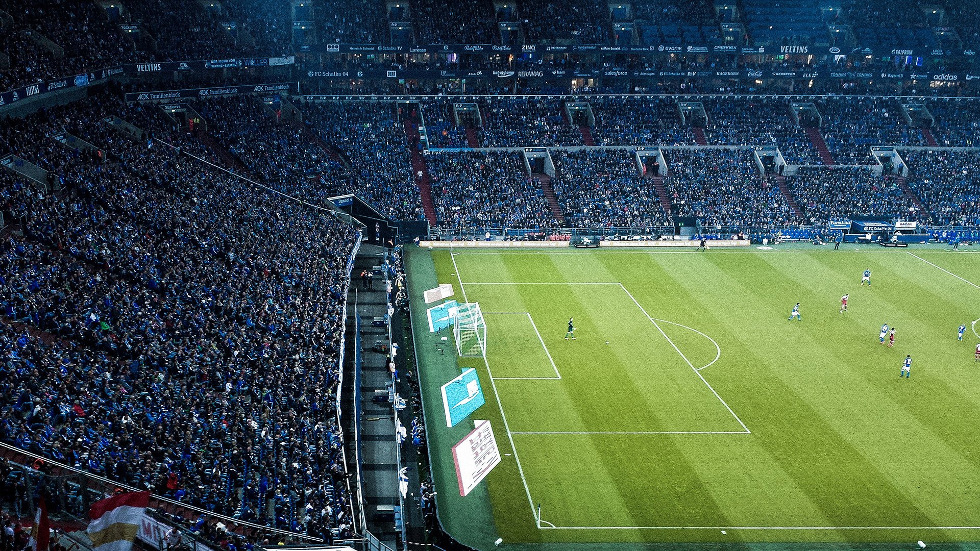 莱万多夫斯基与新星共舞惊艳赛场，法国队未来蓝图在扑朔迷离中绽放希望，莱万携新星惊艳亮相，法国未来曙光初现